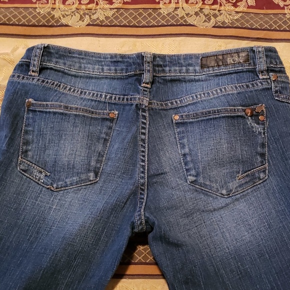 Women's Distressed Skinny Jean - Picture 3 of 3